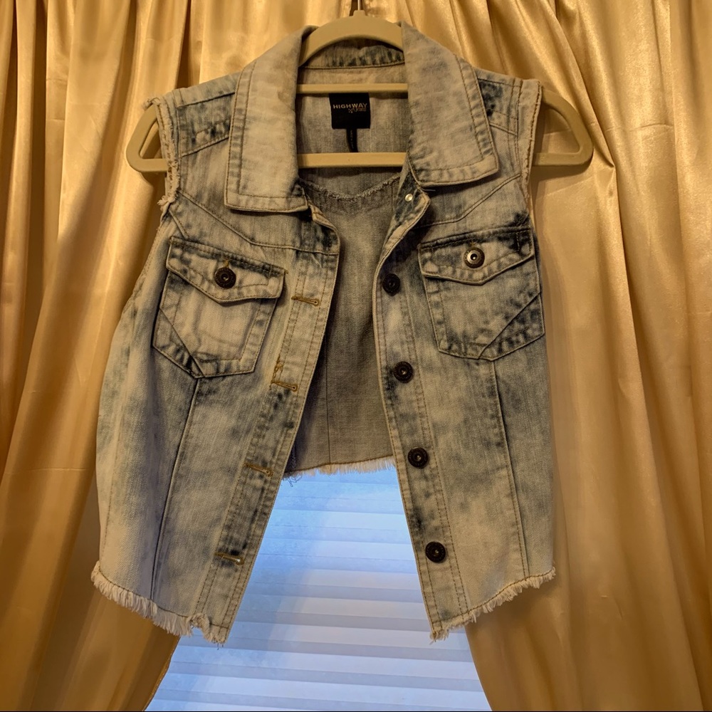 Denim cropped vest
